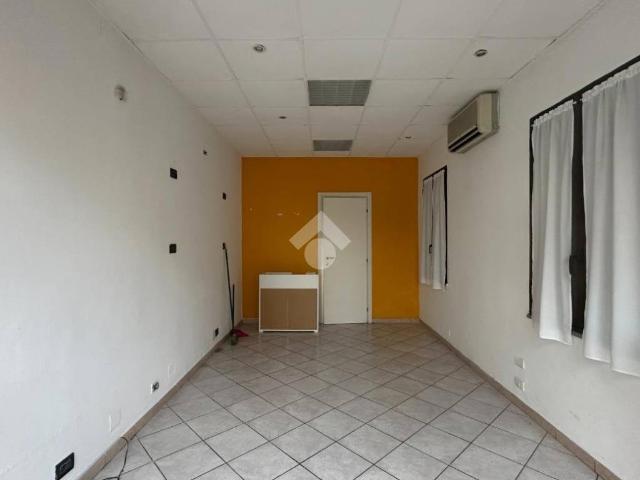 Locale Commerciale in affitto a Piemonte, Alessandria