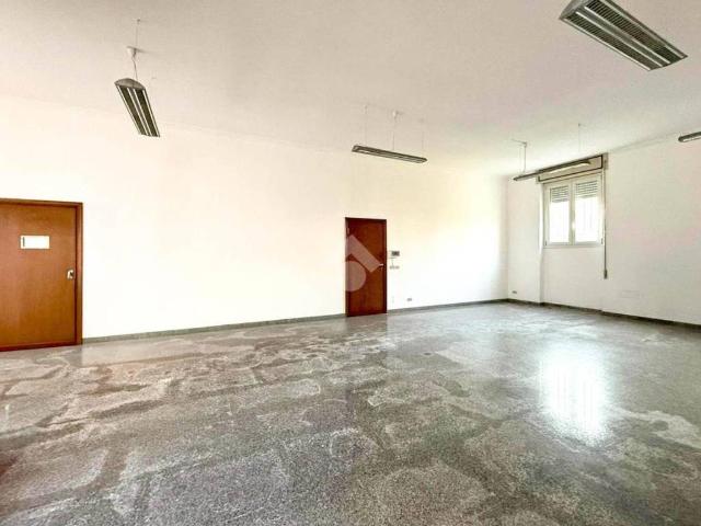 Locale Commerciale in affitto a Nuvolento, Lombardia