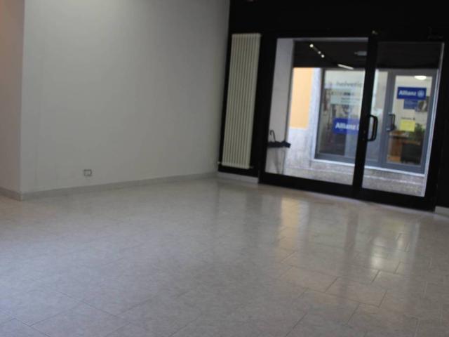 Locale Commerciale in affitto a Molera, Oggiono