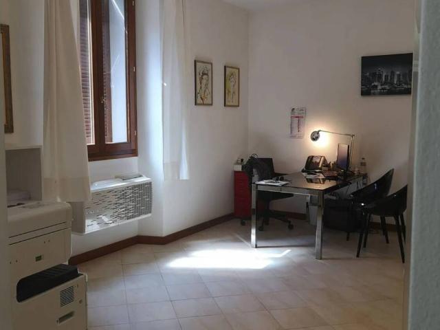 Locale Commerciale in affitto a San Pantaleo, Sassari