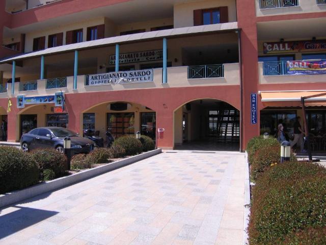 Locale Commerciale in affitto a San Pantaleo, Sassari
