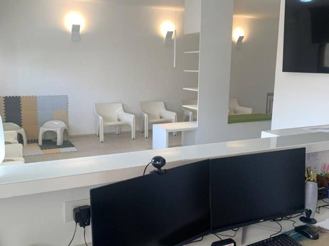 Locale Commerciale in affitto a San Pantaleo, Sassari