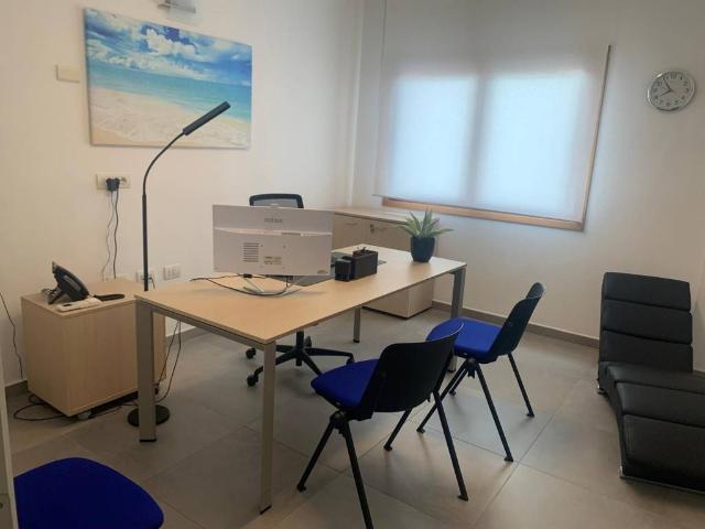 Locale Commerciale in affitto a San Pantaleo, Sassari