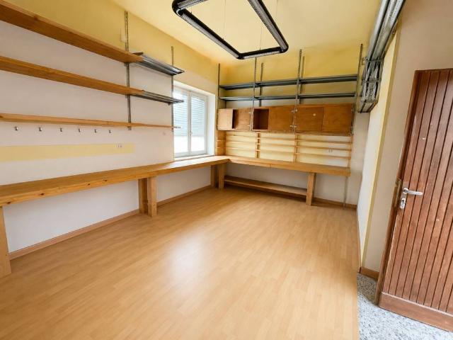 Locale Commerciale in affitto a Monte Arese, Faloppio
