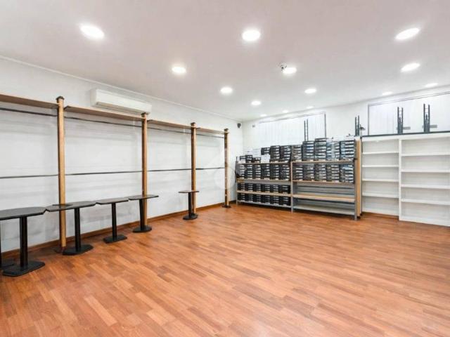 Locale Commerciale in affitto a Beolco, Olgiate Molgora
