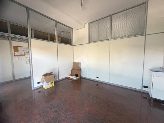 Locale Commerciale in affitto a Beolco, Olgiate Molgora