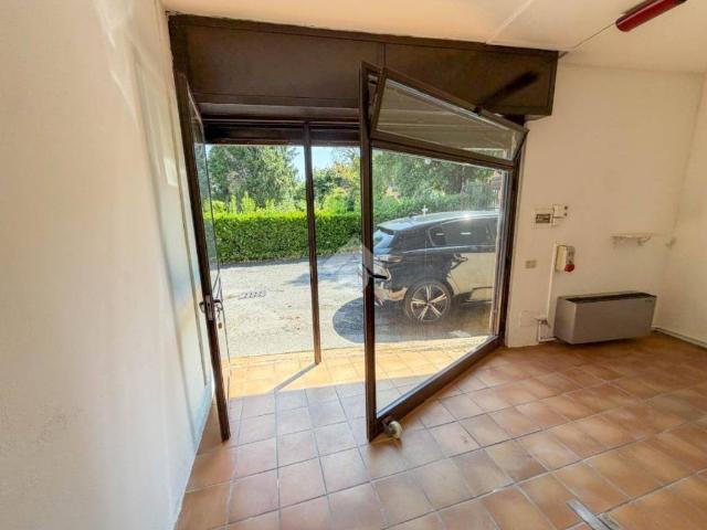 Locale Commerciale in affitto a Olgiate Molgora, Lombardia