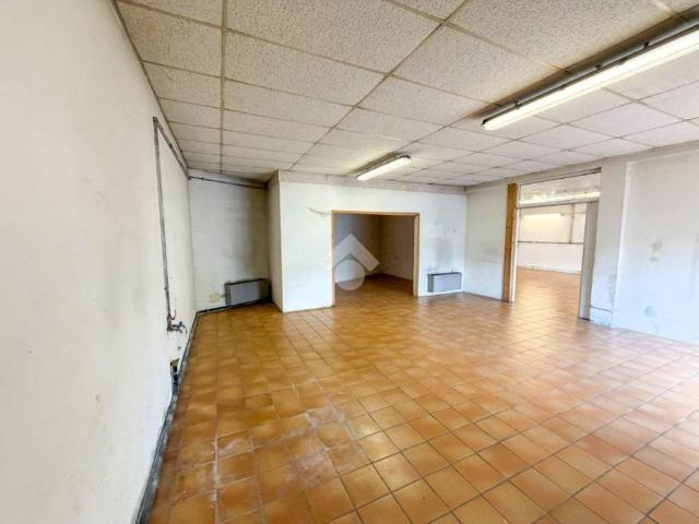 Locale Commerciale in affitto a Casternago, Olgiate Molgora