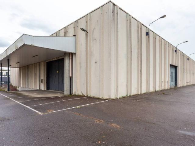 Locale Commerciale in affitto a Santi Apostoli, Busto Arsizio