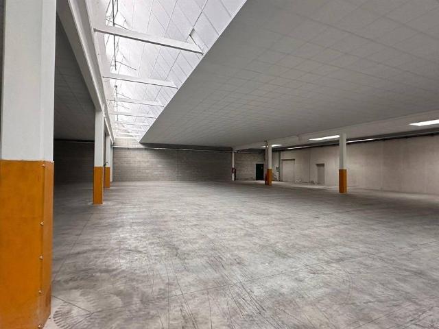 Locale Commerciale in affitto a Gerbone, Olgiate Olona