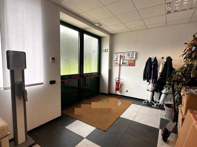 Locale Commerciale in affitto a Gerbone, Olgiate Olona
