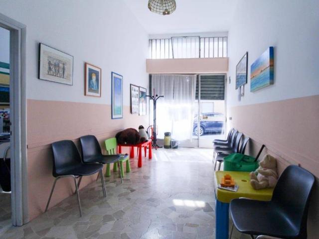 Locale Commerciale in affitto a Olginate, Lombardia