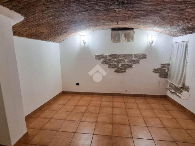 Locale Commerciale in affitto a Olginate, Lombardia
