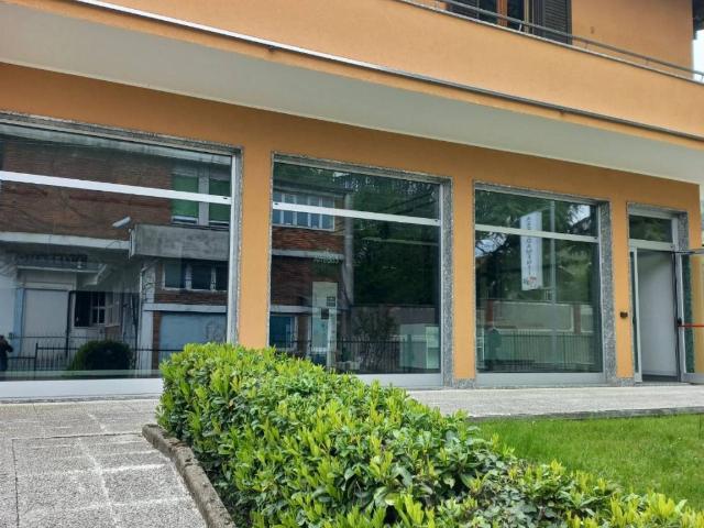 Locale Commerciale in affitto a Santa Maria, Olginate