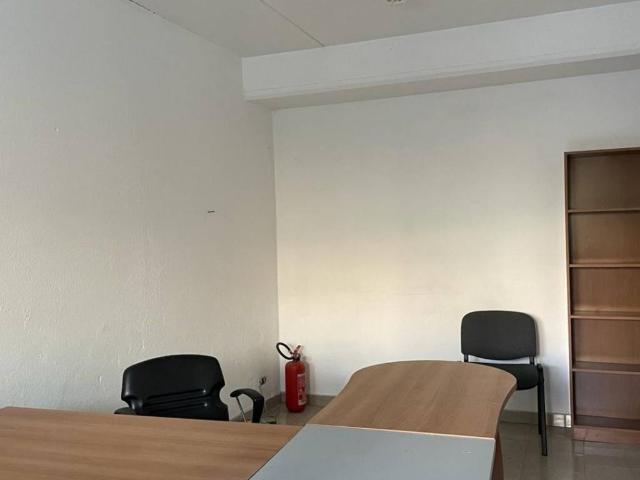 Locale Commerciale in affitto a Oltrona San Mamette, Lombardia