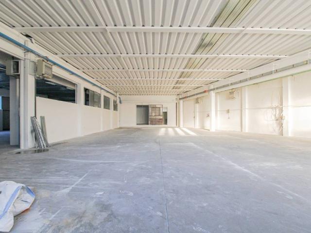 Locale Commerciale in affitto a Comunità montana del Sebino bresciano, Ome