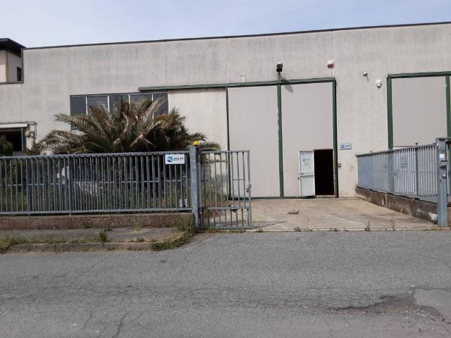 Locale Commerciale in affitto a Locate Triulzi, Lombardia