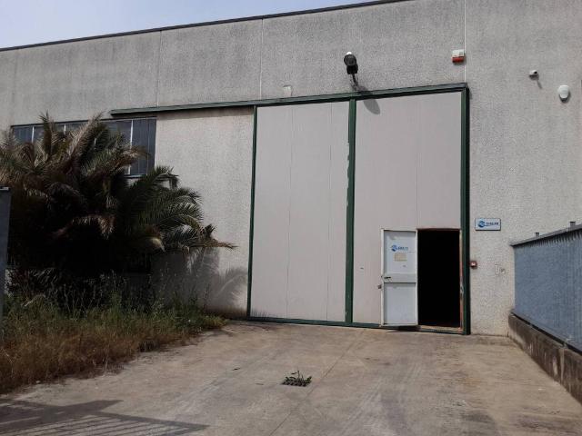 Locale Commerciale in affitto a Locate Triulzi, Lombardia