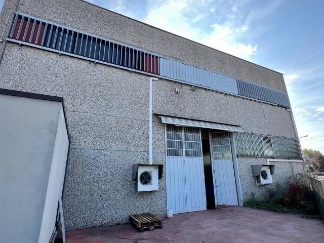 Locale Commerciale in affitto a Locate Triulzi, Lombardia