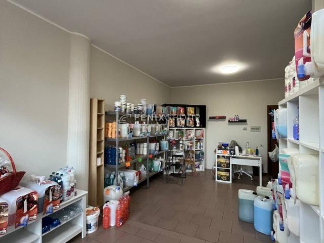 Locale Commerciale in affitto a Locate Triulzi, Lombardia