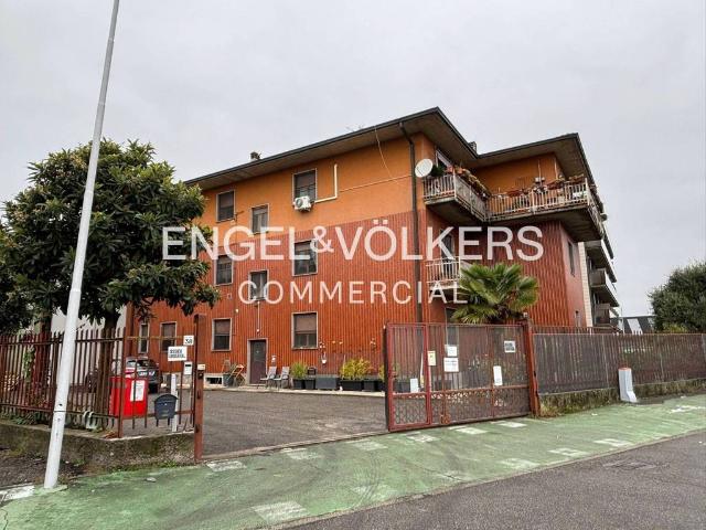 Locale Commerciale in affitto a Locate Triulzi, Lombardia