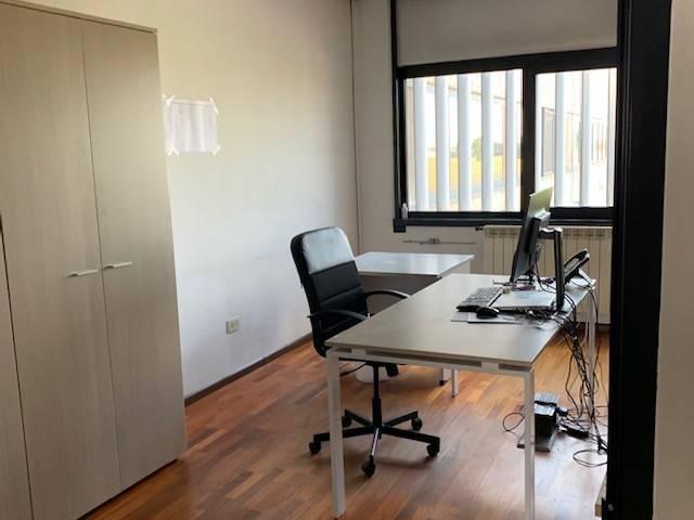 Locale Commerciale in affitto a Locate Triulzi, Lombardia