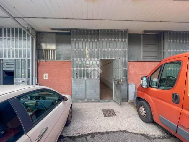 Locale Commerciale in affitto a Locate Triulzi, Lombardia