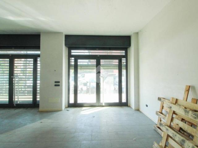 Locale Commerciale in affitto a Noverasco, Locate Triulzi