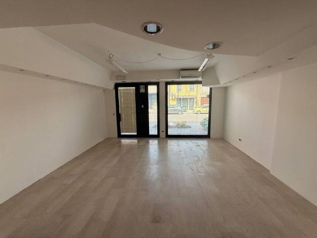 Locale Commerciale in affitto a Vallese, Oppeano
