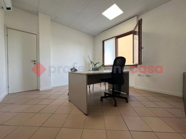 Locale Commerciale in affitto a Oppeano, Veneto