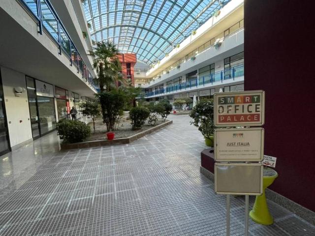 Locale Commerciale in affitto a Piemonte, Torino