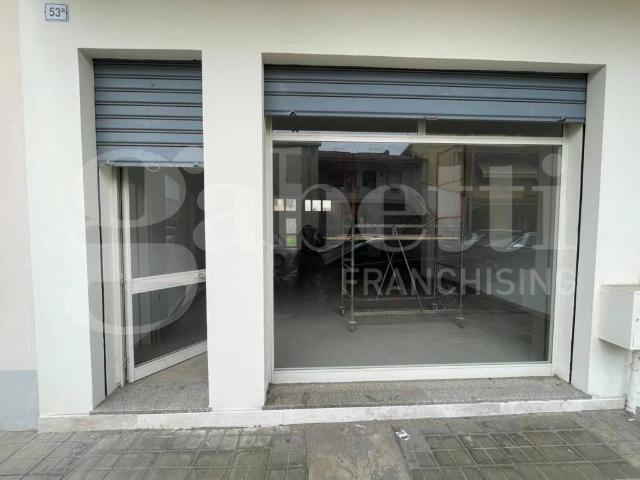 Locale Commerciale in affitto a Su Brugu, Oristano
