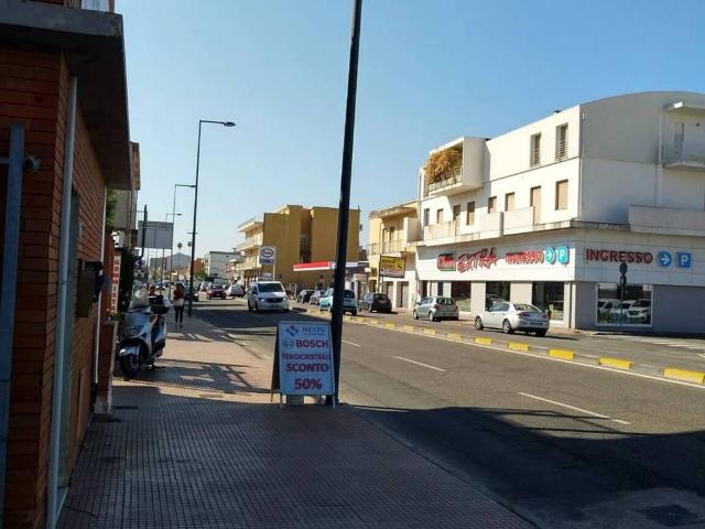 Locale Commerciale in affitto a Sa Rodia, Oristano