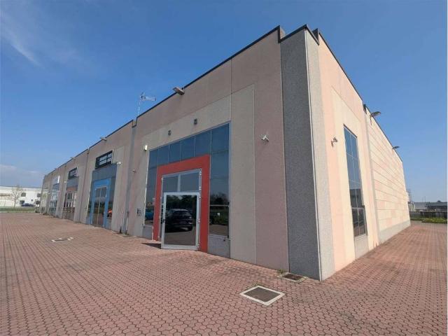 Locale Commerciale in affitto a Ornago, Lombardia