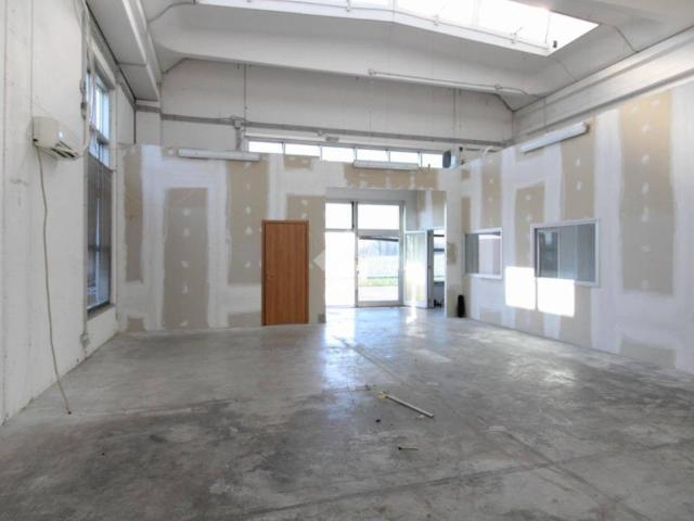Locale Commerciale in affitto a Ornago, Lombardia