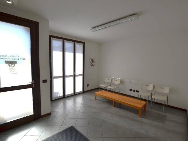 Locale Commerciale in affitto a Ornago, Lombardia