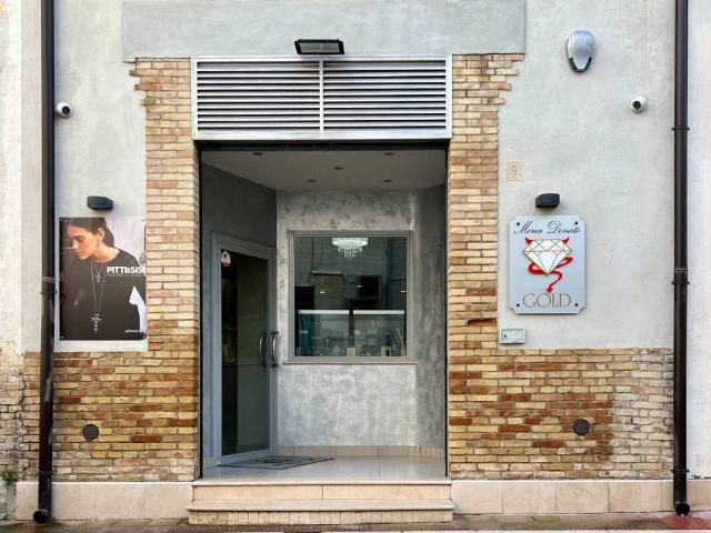 Locale Commerciale in affitto a Puglia, Foggia