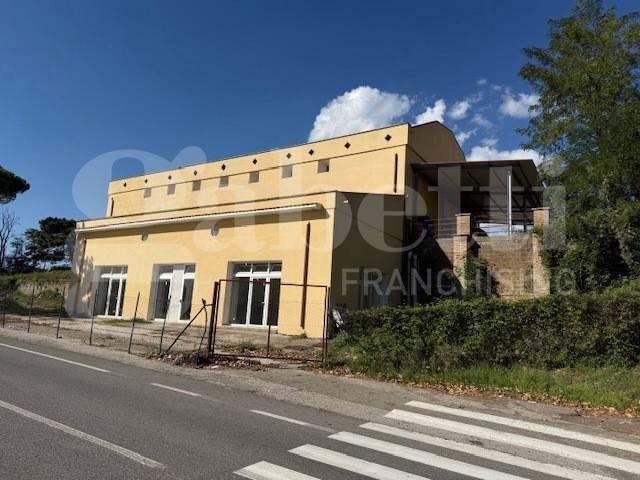 Locale Commerciale in affitto a Petignano, Orte