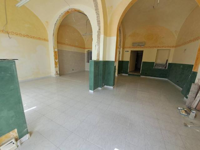 Locale Commerciale in affitto a Ortona, Abruzzo