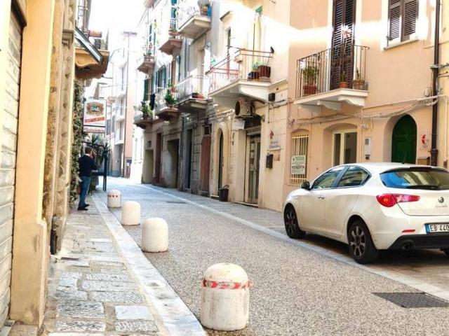 Locale Commerciale in affitto a Ortona, Abruzzo