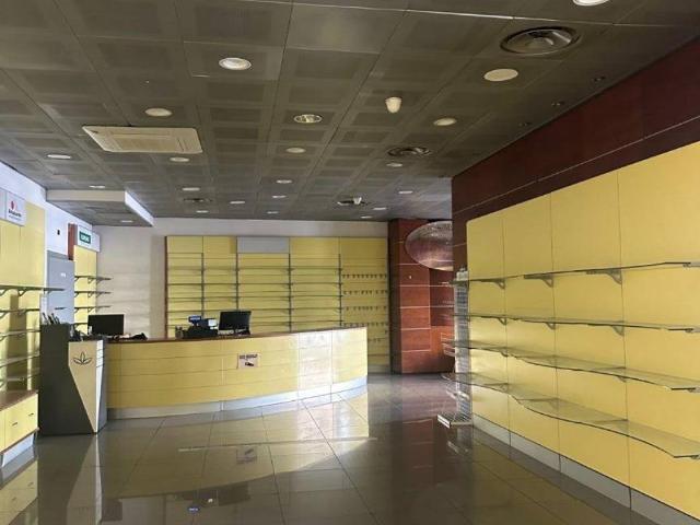 Locale Commerciale in affitto a Unione dei Comuni Bassa Bresciana Occidentale, Orzinuovi