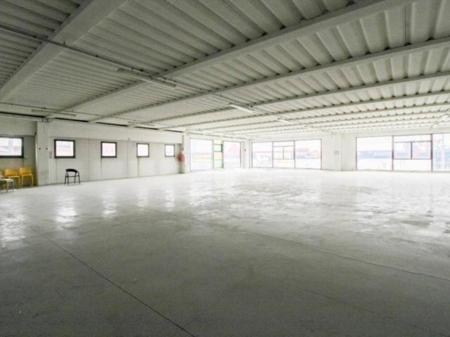 Locale Commerciale in affitto a Unione dei Comuni Bassa Bresciana Occidentale, Orzinuovi
