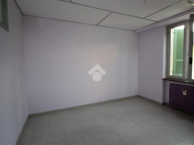 Locale Commerciale in affitto a Unione dei Comuni Bassa Bresciana Occidentale, Orzinuovi