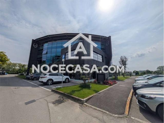 Locale Commerciale in affitto a Unione dei Comuni Bassa Bresciana Occidentale, Orzinuovi