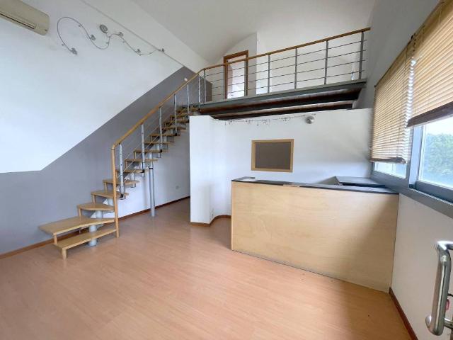 Locale Commerciale in affitto a San Sabino, Marche