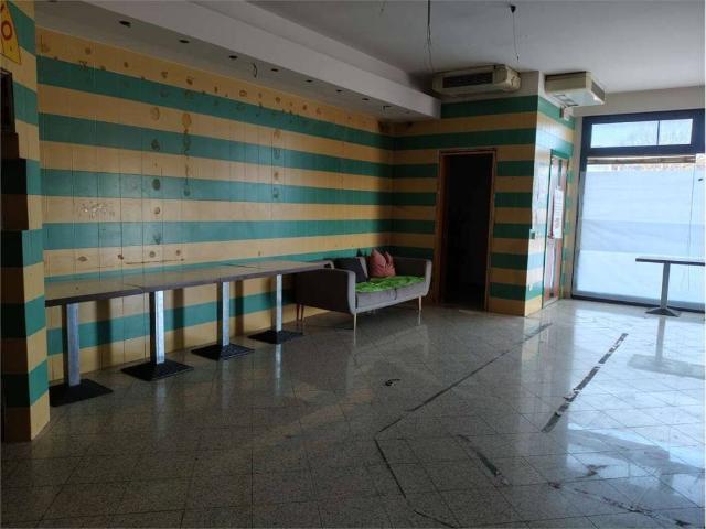 Locale Commerciale in affitto a Marche, Ancona
