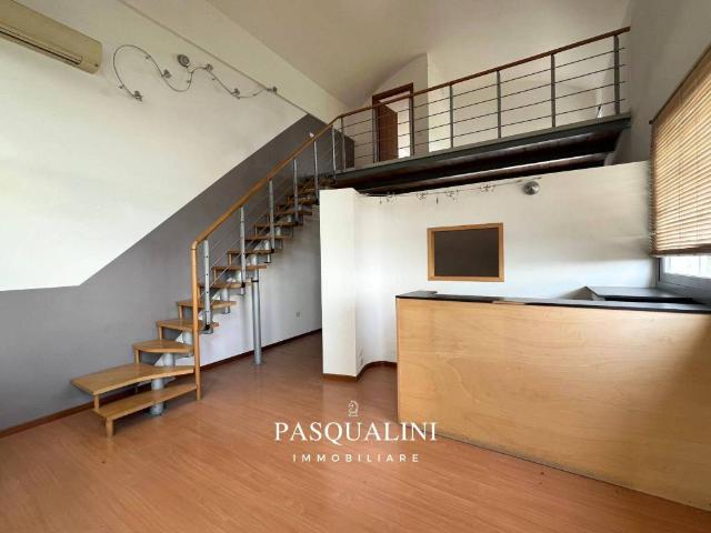 Locale Commerciale in affitto a Marche, Ancona