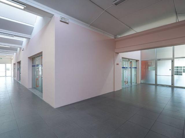 Locale Commerciale in affitto a Osio Sotto, Lombardia