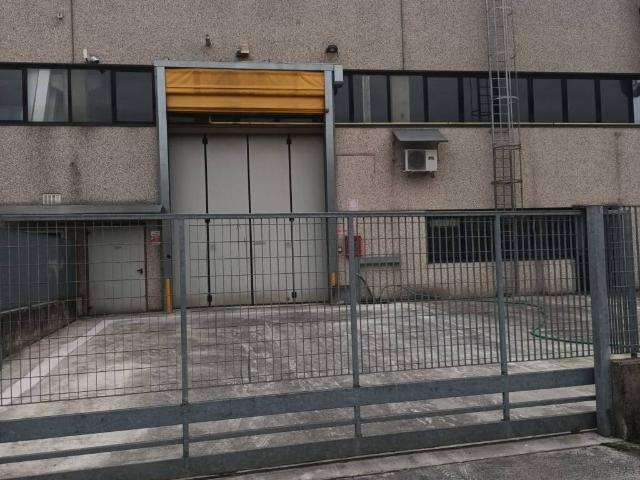Locale Commerciale in affitto a Osio Sotto, Lombardia