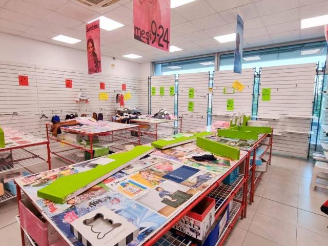 Locale Commerciale in affitto a Osnago, Lombardia